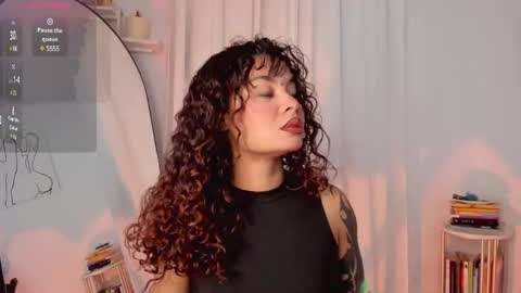 Snapshot of lucia_lee_ chatting on February 10, 2:52 am Lucia online show from February 10, 2:52 am