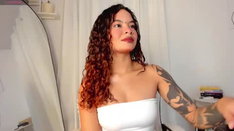 Snapshot of lucia_lee_ chatting on March 6, 7:54 pm Lucia online show from March 6, 7:54 pm
