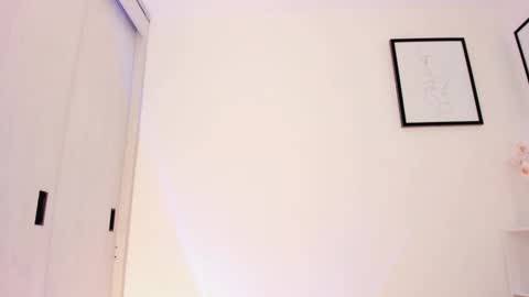 Snapshot of lucia_lee_ chatting on September 18, 9:39 pm Lucia online show from September 18, 9:39 pm