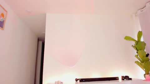 Snapshot of lucia_lee_ chatting on October 12, 5:01 pm Lucia online show from October 12, 5:01 pm