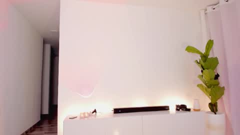 Snapshot of lucia_lee_ chatting on October 13, 6:08 pm Lucia online show from October 13, 6:08 pm