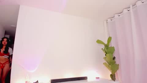 Snapshot of lucia_lee_ chatting on October 14, 5:47 pm Lucia online show from October 14, 5:47 pm
