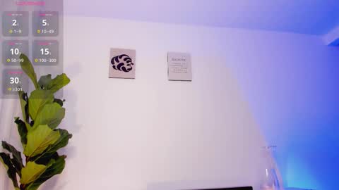 Snapshot of lucia_lee_ chatting on October 18, 7:14 pm Lucia online show from October 18, 7:14 pm