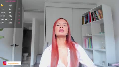 Snapshot of lucia_lee_ chatting on May 29, 5:11 pm Lucia online show from May 29, 5:11 pm