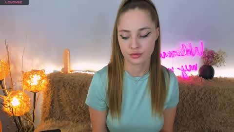 Snapshot of lucia_lucky chatting on October 8, 11:46 pm Sindy online show from October 8, 11:46 pm