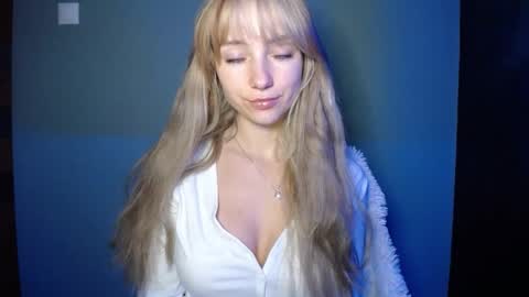 Snapshot of luciacam20 chatting on October 11, 5:28 am Lucy online show from October 11, 5:28 am