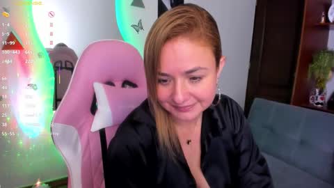 Snapshot of luciamature_ chatting on February 3, 2:53 am Lucia online show from February 3, 2:53 am