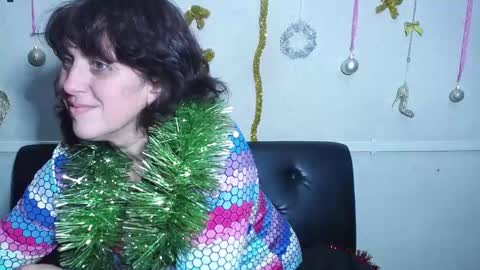 Snapshot of luciami chatting on December 30, 12:11 am LuciaMi online show from December 30, 12:11 am