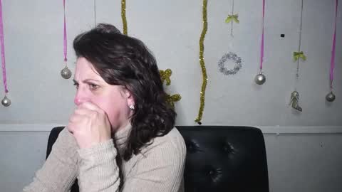 Snapshot of luciami chatting on January 16, 12:45 am LuciaMi online show from January 16, 12:45 am