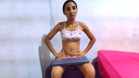 Snapshot of luciana_daza chatting on December 5, 4:21 am Luciana online show from December 5, 4:21 am