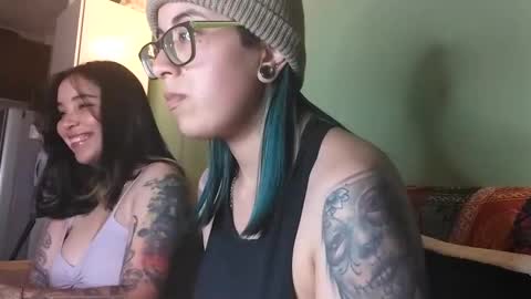 Snapshot of lucianacapisce chatting on February 11, 1:31 am Dani 3 online show from February 11, 1:31 am