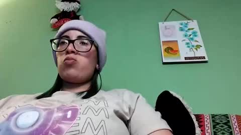 Snapshot of lucianacapisce chatting on February 18, 7:09 pm Dani 3 online show from February 18, 7:09 pm