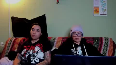 Snapshot of lucianacapisce chatting on February 19, 6:11 am Dani 3 online show from February 19, 6:11 am