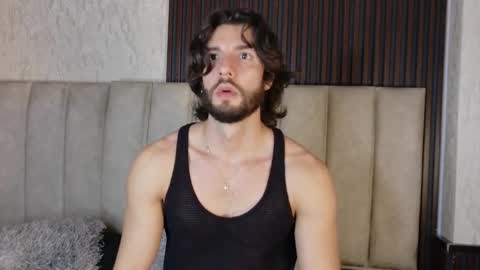 Snapshot of luciano_ferrer chatting on September 20, 8:43 pm Luciano online show from September 20, 8:43 pm