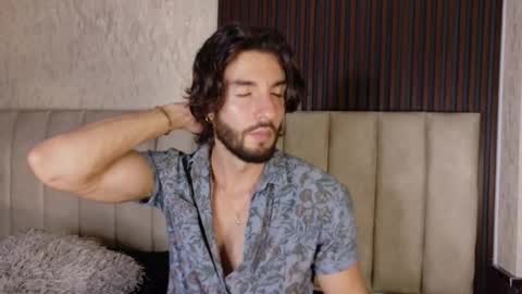 Snapshot of luciano_ferrer chatting on September 22, 9:17 pm Luciano online show from September 22, 9:17 pm