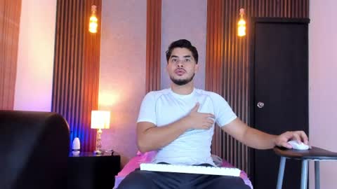 Snapshot of luciano_vitale_ chatting on July 13, 12:52 pm Luciano online show from July 13, 12:52 pm