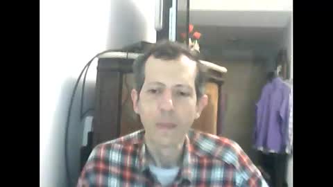 Snapshot of lucianoaxel chatting on December 2, 2:42 am Luciano online show from December 2, 2:42 am