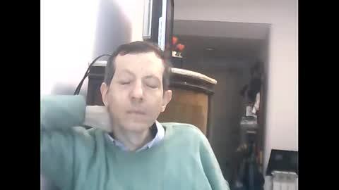 Snapshot of lucianoaxel chatting on June 8, 1:28 am Luciano online show from June 8, 1:28 am