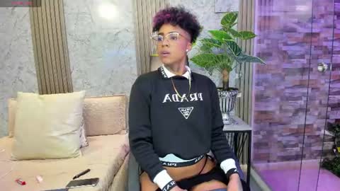 Snapshot of luciawallace chatting on July 1, 10:31 pm lucia wallace online show from July 1, 10:31 pm