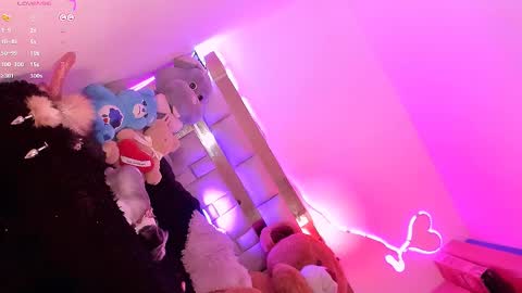 Snapshot of lucidollts_ chatting on February 22, 1:02 pm Luci online show from February 22, 1:02 pm