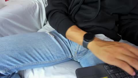 Leo online show from February 5, 2:05 pm