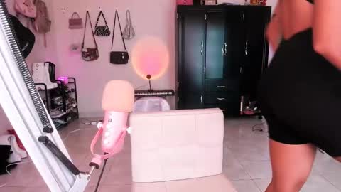 Snapshot of luciiaana chatting on November 29, 4:10 pm luciana gr online show from November 29, 4:10 pm
