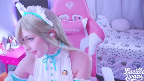 Snapshot of lucille_evans chatting on April 5, 1:14 am Lucy UwU online show from April 5, 1:14 am