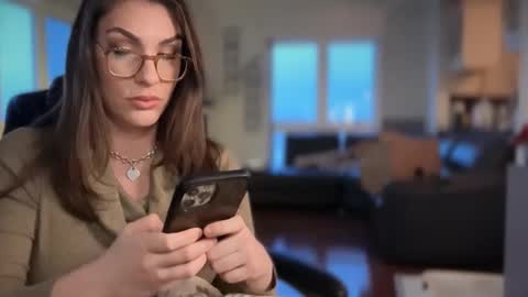 April online show from January 8, 9:28 pm