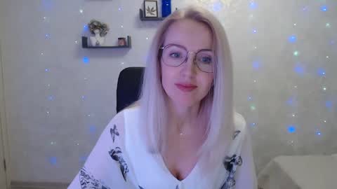 Snapshot of luckcristal chatting on March 7, 5:17 pm Arina online show from March 7, 5:17 pm