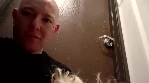 luckilyfound33 online show from February 19, 4:19 am