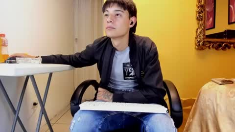 Snapshot of luckk_ chatting on June 27, 5:34 am luckk_ online show from June 27, 5:34 am