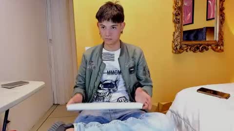 Snapshot of luckk_ chatting on July 12, 10:56 pm luckk_ online show from July 12, 10:56 pm