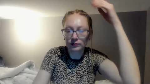 lucky_licky20 online show from March 12, 4:18 am