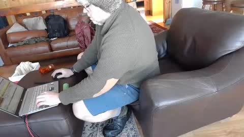 Snapshot of luckyblondecouple chatting on December 23, 3:44 pm LuckyBlondeCouple online show from December 23, 3:44 pm