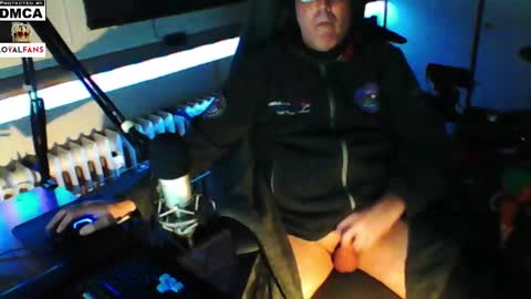        call me  Stefan online show from December 22, 8:03 pm