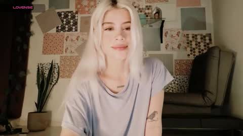 Snapshot of luckysapphire777 chatting on March 21, 8:19 am luckysapphire777 online show from March 21, 8:19 am