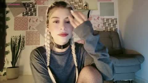 Snapshot of luckysapphire777 chatting on May 7, 10:15 pm luckysapphire777 online show from May 7, 10:15 pm