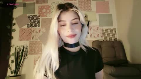 Snapshot of luckysapphire777 chatting on May 27, 10:23 am luckysapphire777 online show from May 27, 10:23 am