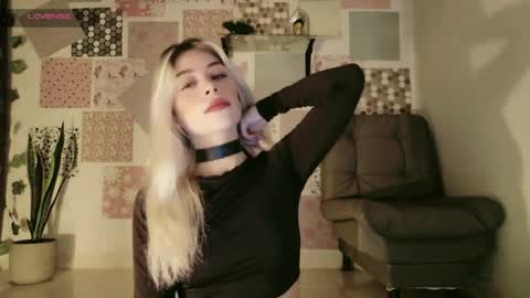 Snapshot of luckysapphire777 chatting on May 31, 11:06 am luckysapphire777 online show from May 31, 11:06 am