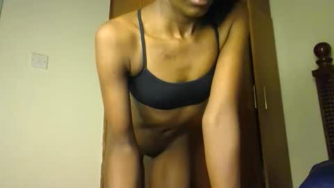 Snapshot of luckyy003 chatting on April 21, 4:41 am brielle online show from April 21, 4:41 am