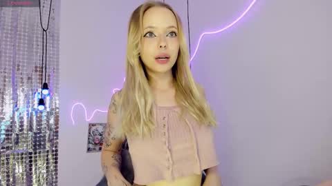 Snapshot of lucy__loy chatting on November 20, 1:55 pm Lucy online show from November 20, 1:55 pm