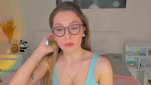 Snapshot of lucy__ray chatting on December 24, 12:00 pm lucy__ray online show from December 24, 12:00 pm