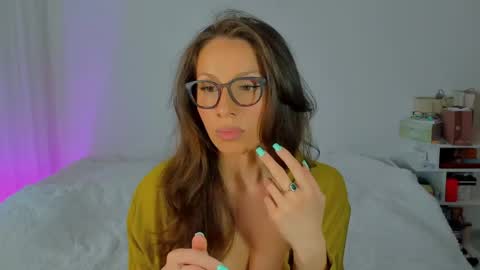 Snapshot of lucy__ray chatting on May 4, 1:07 pm lucy__ray online show from May 4, 1:07 pm