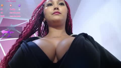 lucy_beatifull online show from April 7, 1:33 pm