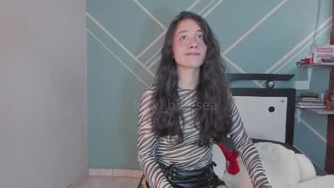 Snapshot of lucy_bluesea chatting on April 23, 3:03 pm Lucy Herrera online show from April 23, 3:03 pm