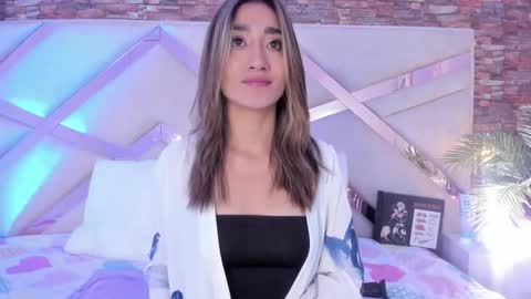 lucy_davies_ online show from March 17, 11:35 am