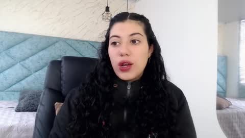 Snapshot of lucy_greys_ chatting on February 18, 1:18 pm Lucy Greys online show from February 18, 1:18 pm