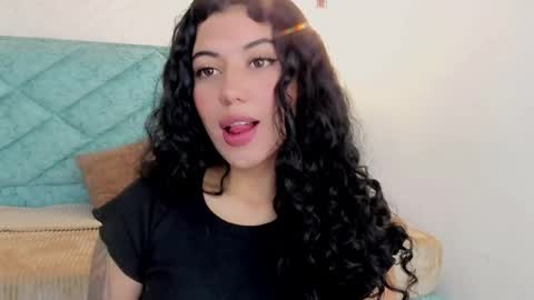 Snapshot of lucy_greys_ chatting on March 10, 11:37 am Lucy Greys online show from March 10, 11:37 am