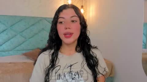 Snapshot of lucy_greys_ chatting on March 14, 11:48 am Lucy Greys online show from March 14, 11:48 am