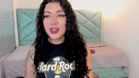 Snapshot of lucy_greys_ chatting on March 20, 11:26 am Lucy Greys online show from March 20, 11:26 am